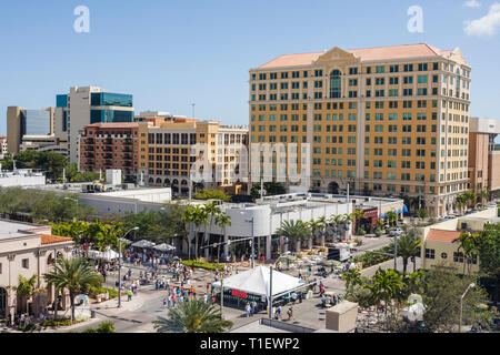 Miami Florida, Coral Gables, Coral Way, Miracle Mile, Zentrum, Innenstadt, Karneval, Karneval auf der Meile, Hispanic Overhead, Aussicht, Kreuzung, Ecke, Straßenmesse Stockfoto