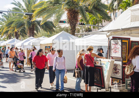 Miami Florida, Coral Gables, Coral Way, Miracle Mile, Karneval, Karneval auf der Meile, Straßenmesse, Festival, Hispanic ethnischen Zelt, Verkäufer, Stände Stockfoto