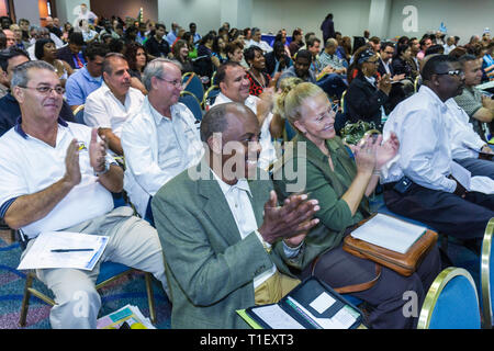 Miami Florida,Kleinunternehmen,Economic Stimulus Forum,Wirtschaft,Minderheit,Vernetzung,Arbeit,Seminar,Schwarzafrikaner,hispanischer Mann Männer männlich,Frau femal Stockfoto