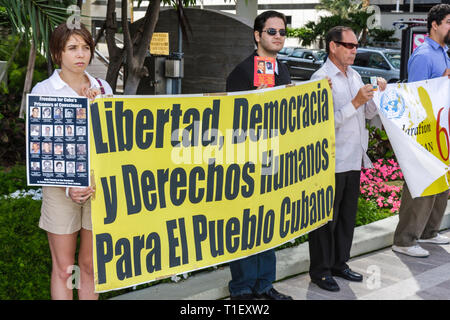 Miami Florida, Chopin Plaza, Intercontinental, Hotel Hotels Unterkunft Inn Motels, Cuba Trade Expo Konferenz, Handelsembargo, Protest, Banner, Exilpersonen, Hispa Stockfoto