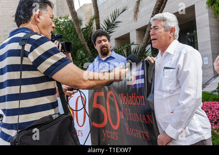 Miami Florida, Chopin Plaza, Intercontinental, Hotel Hotels Unterkunft Inn Motels, Cuba Trade Expo Konferenz, Handelsembargo, Protest, Banner, Exilpersonen, Hispa Stockfoto