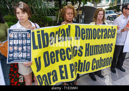 Miami Florida, Chopin Plaza, Intercontinental, Hotel Hotels Unterkunft Inn Motels, Cuba Trade Expo Konferenz, Handelsembargo, Protest, Banner, Exilpersonen, Hispa Stockfoto