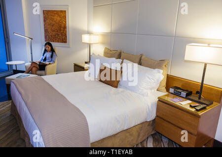 Miami Florida, Epic, Hotelhotels Unterkunft Inn Motel Motels, Luxus, Boutique, Unterkunft, Gastfreundschaft, Gästezimmer, Bett, Lampen, Beistelltische, Flachbild-TV, moderne de Stockfoto