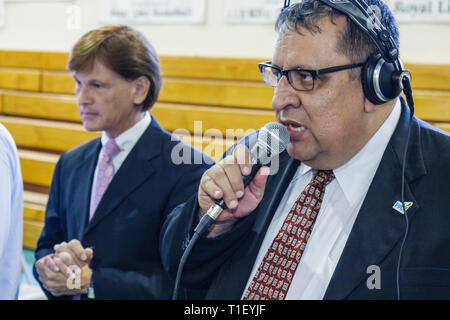 Miami Florida, Coconut Grove, LaSalle Catholic High School, Straßenbenennungszeremonie, die meisten Reverend Augustin Roman Way, Hispanic Latino ethnische Immigran Stockfoto