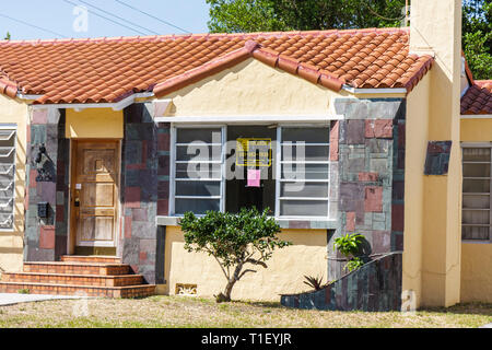 Miami Florida, SW 26th 26 Road, Haus Häuser Häuser Häuser Häuser Wohnsitz, Gehäuse, Häuser, Einfamilienhaus, Schild, Logo, Zwangsvollstreckung, Immobilien, Wirtschaft, eco Stockfoto