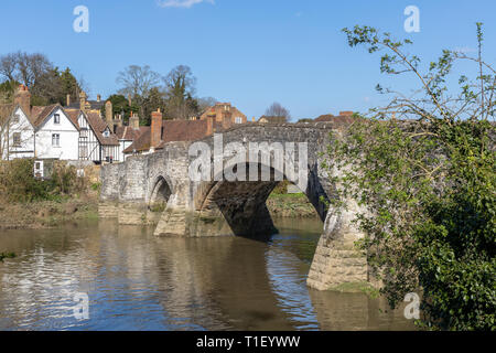 AYLESFORD, Kent/UK - MÄRZ 24: Blick aus dem 14. Jahrhundert Brücke an aylesford am 24. März 2019 Stockfoto