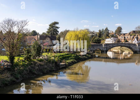 AYLESFORD, Kent/UK - MÄRZ 24: Blick aus dem 14. Jahrhundert Brücke an aylesford am 24. März 2019 Stockfoto