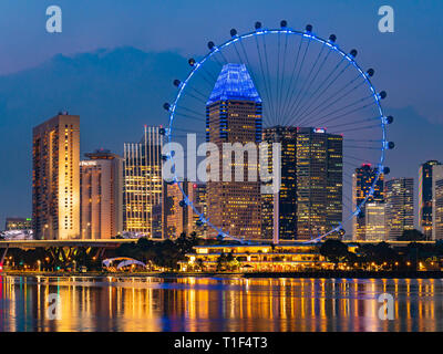 Singapore Flyer in der Nacht, Singapur Stockfoto