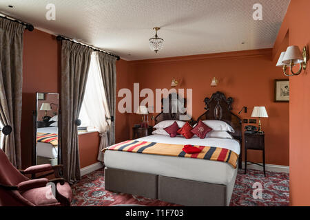 'Double-Bett im Zimmer im viktorianischen Stil der Zetter Stadthaus in London, England" Stockfoto