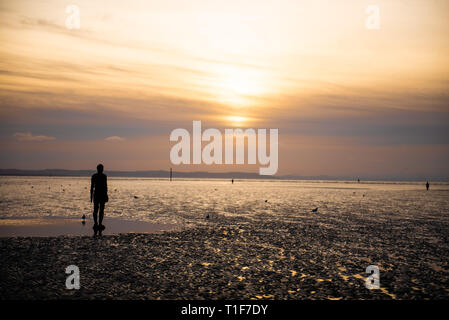 Ein weiterer Ort bei Antony Gormley am Crosby Beach, Liverpool Stockfoto