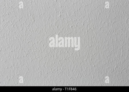 Schöne weiße gestrichene Wand. Textur der Außenwand eines Gebäudes. Dieses Foto zeigt die schöne architektonische Details der Oberfläche. Stockfoto