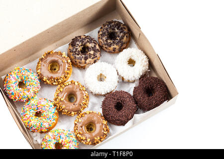 Süße Krapfen in einem Karton Stockfoto