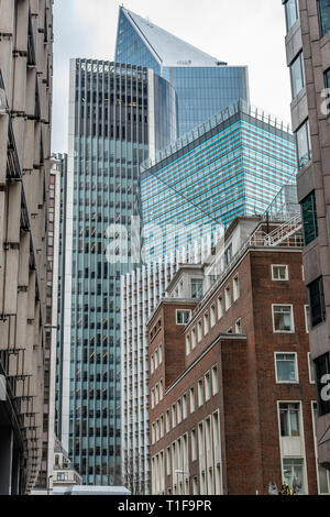 Square Mile Wolkenkratzer Turm über Hacken Lane in der Londoner City Stockfoto