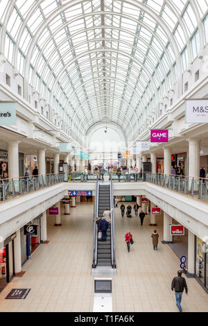 Die Royal Priors Einkaufszentrum, Leamington Spa, Warwickshire, West Midlands, UK. Stockfoto