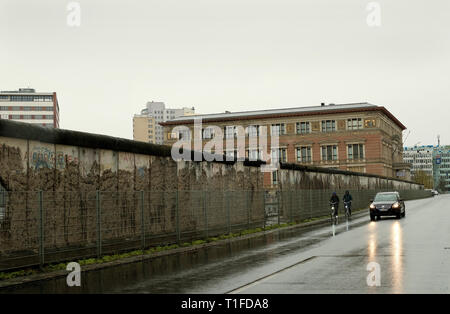 Segment der Berliner Mauer in Berlin Deutschland Stockfoto