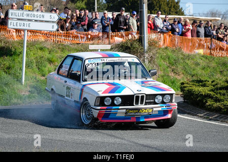 30. Ausgabe der Rallye des Vignes in Régnié-Durette im Beaujolais. Sport Auto. Stockfoto