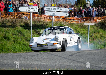 30. Ausgabe der Rallye des Vignes in Régnié-Durette im Beaujolais. Sport Auto. Stockfoto