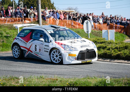 30. Ausgabe der Rallye des Vignes in Régnié-Durette im Beaujolais. Sport Auto. Stockfoto