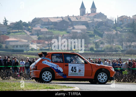 30. Ausgabe der Rallye des Vignes in Régnié-Durette im Beaujolais. Sport Auto. Stockfoto