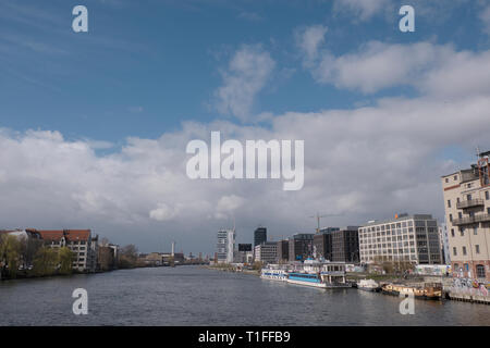 Die Spree von der East Side Gallery in Berlin Deutschland Stockfoto