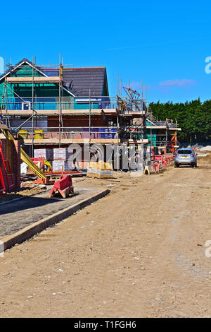 Gebäude Baustelle für neue Persimmon Wohnungen in Bridgend, Wales. Neue Häuser kurz vor dem Abschluss. Stockfoto