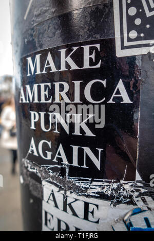 Schwarz und Weiß, dass Amerika Punk Wieder auf einem Graffiti edgy Kunst Sticker Stockfoto