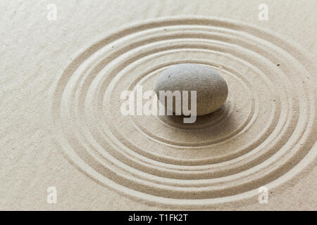geharkt Sand - Zen Steingarten - Japan Zen Geist inspiriert Anordnung