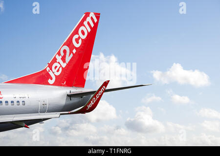 Flughafen Manchester, Großbritannien - 30 April 2016: Jet 2 Flugzeuge Momente nach der Ankunft. Stockfoto