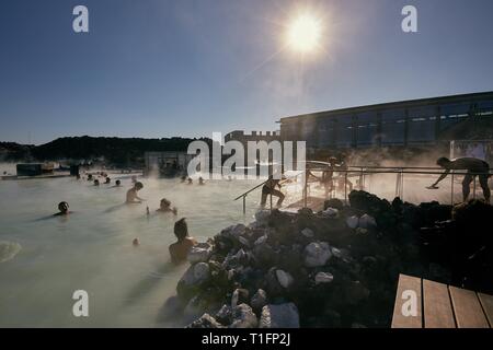 Thermalbecken mit heißem Wasser Stockfoto