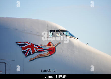 Flughafen Manchester, Großbritannien - 8. Januar 2018: Virgin Atlantic Airways Boeing 747-41 R MSN 28757 L/N 1117 G - große Marienkäfer Momente nach touchdow. Stockfoto