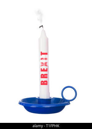 Brexit Hoffnungen enttäuscht. Die weißen inländischen Kerze, auf weißem Hintergrund Geschnüffelt. Ausgelöscht. Stockfoto