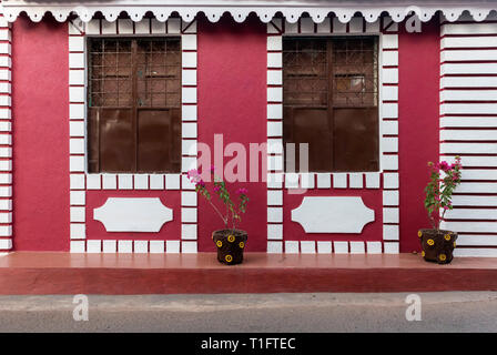 Haus im Kolonialstil in Fontainhas, Panaji (Panjim), Goa, Indien Stockfoto