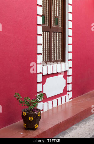 Haus im Kolonialstil in Fontainhas, Panaji (Panjim), Goa, Indien Stockfoto