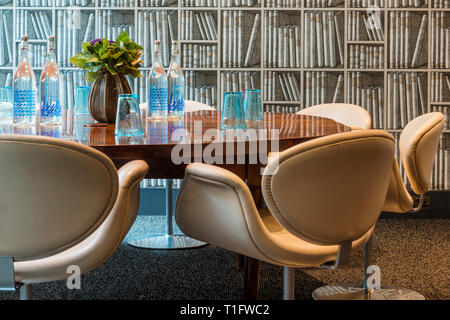 'Esstisch in der Bibliothek der Zetter Hotel in London, England" Stockfoto