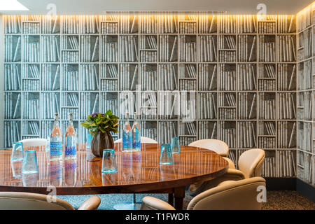 'Esstisch in der Bibliothek der Zetter Hotel in London, England" Stockfoto