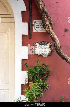 Fliesen- fabrikschild in Fontainhas, Panaji (Panjim), Goa, Indien Stockfoto