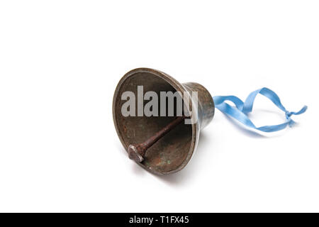 Eine bronzene Glocke mit Blue Ribbon in drei Viertel Position Stockfoto