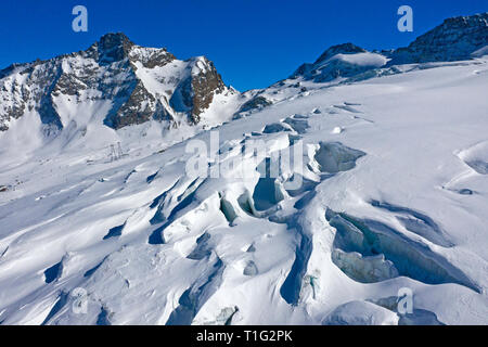 Gletscherspalten auf dem Gletscher Feegletscher, Luftaufnahme, Saas-Fee, Wallis, Schweiz Stockfoto