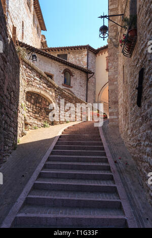 Mittelalterliche trat Straße in der italienischen Stadt Assisi. Italien Stockfoto