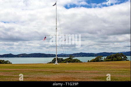 Waitangi Treaty Grounds, wo der Vertrag von Waitangi am 6. Februar 1840 unterzeichnet wurde. Die Anlagen sind in North Island, Neuseeland mit Blick auf die Bucht Stockfoto