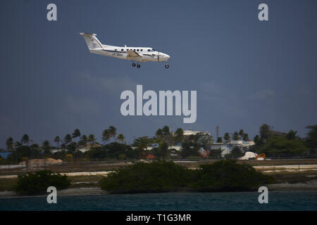 Flugzeug Landung in Aruba Flughafen Stockfoto