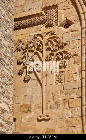 Bilder & Bilder für die Kirche der Himmelfahrt außen Flachrelief georgischen Stein Arbeit der Baum des Lebens, 1689, Ananuri Burganlage und Georgische Stockfoto