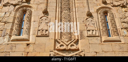 Bilder & Bilder für die Kirche der Himmelfahrt außen Flachrelief Georgian stone Arbeit der Engel, 1689, Ananuri Burganlage und Georgische Orthodoxe c Stockfoto