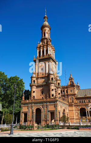 Den Nordturm des Plaza de España in Sevilla gebaut im Jahre 1928 für die Ibero-Amerikanische Ausstellung von 1929, Sevilla Spanien Stockfoto