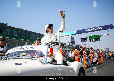 MELBOURNE, AUSTRALIEN - 17. März: Lewis Hamilton der Mercedes-AMG PETRONAS Motorsport auf die Treiber Parade vor dem Start der 2019 Formel 1 Austr Stockfoto