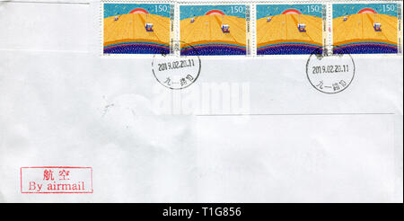 GOMEL, BELARUS - MÄRZ 25, 2019: Alte Kuvert, das aus China in Gomel, Belarus, 25. März 2019 versendet wurde. Stockfoto