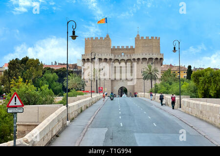 Valencia, Spanien - Juni 8, 2018: Serranos Türme mittelalterlichen Tor in Valencia, Spanien. Stockfoto