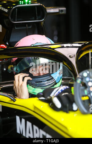 MELBOURNE, AUSTRALIEN - 17. März: Daniel Ricciardo von Renault F1 Team vor dem Start der 2019 Formel 1 Grand Prix von Australien Stockfoto