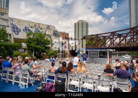 Chicago Architecture Tour mit touristischen und Führer auf Chicago, Fluß, Chicago, Illinois. Stockfoto