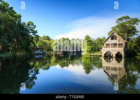 Malerische Magnolia Fluss, der Golf von Mexiko im Süden von Alabama, Magnolia Springs, Alabama führt. Stockfoto